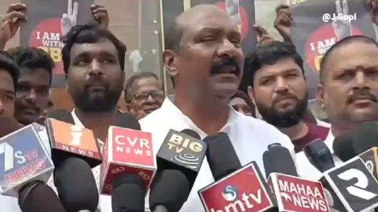 విశాఖ జిల్లా: నిరసనలు తెలిపే హక్కు కూడా మాకు లేదా?.. టీడీపీ ఎమ్మెల్యే ఫైర్