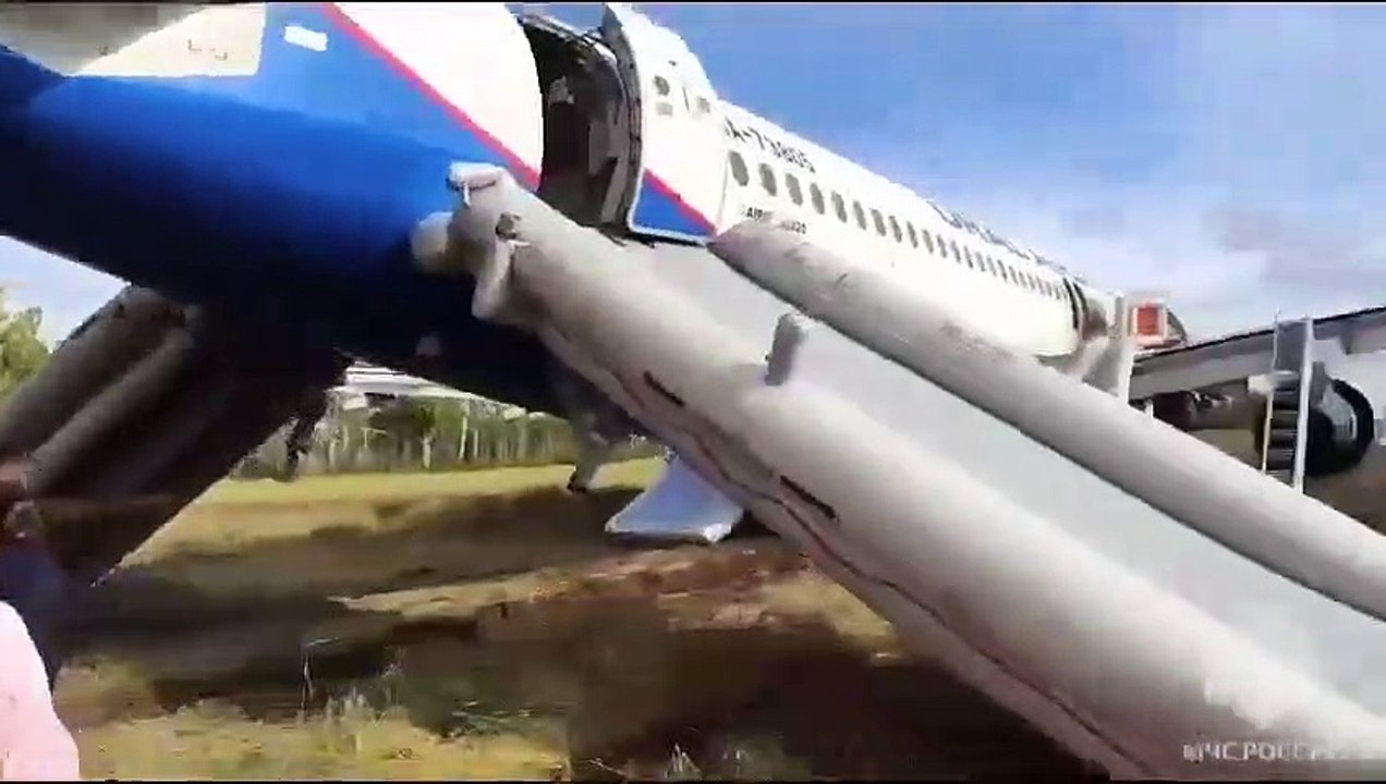 Avião russo faz aterragem de emergência por falta de combustível