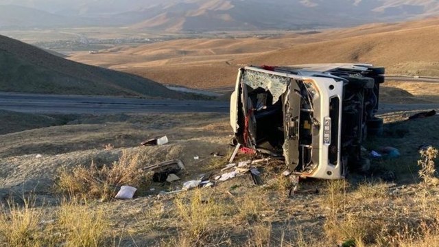 Van'da göçmenleri taşıyan midibüs kaza yaptı: 5 ölü, 26 yaralı