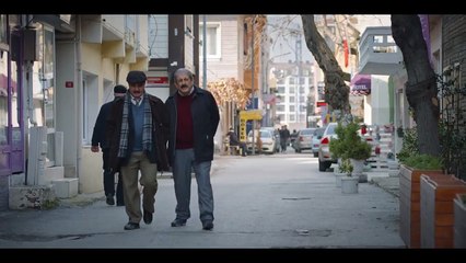 50 Metros Cuadrados - Capítulo 1: La Farsa del Sicario en la Sastrería 🧵