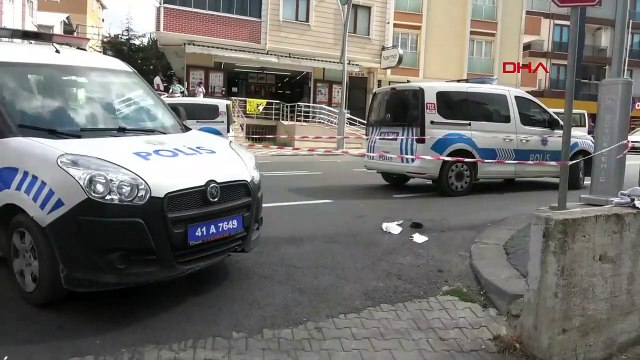 Boşanma Aşamasındaki Eşini Bıçaklayan Adam Kendini de Yaraladı