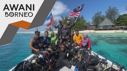 Kibar Jalur Gemilang di dasar laut