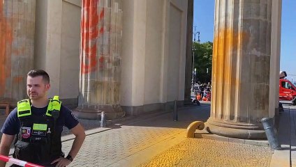 Letzte Generation besprüht Brandenburger Tor mit Farbe
