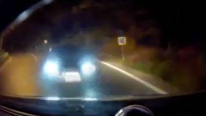 İstanbul’da ambulansla otomobilin kafa kafaya çarpıştığı anlar kamerada