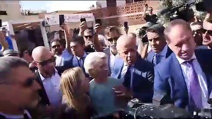 Lampedusa, il video dell'incontro fra i manifestant e Giorgia Meloni