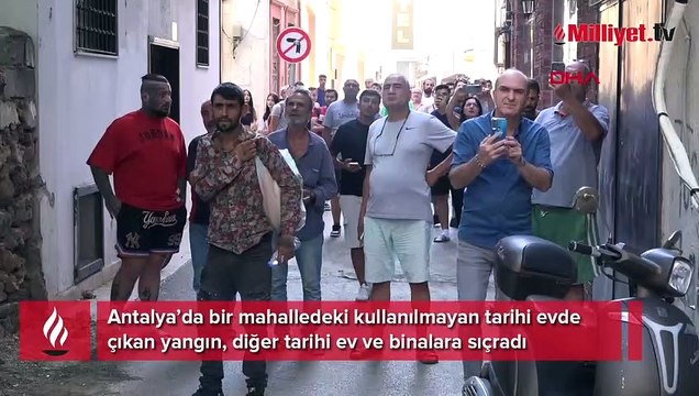 Antalya'da tarihi 2 ev ile tek katlı müstakil ev küle döndü