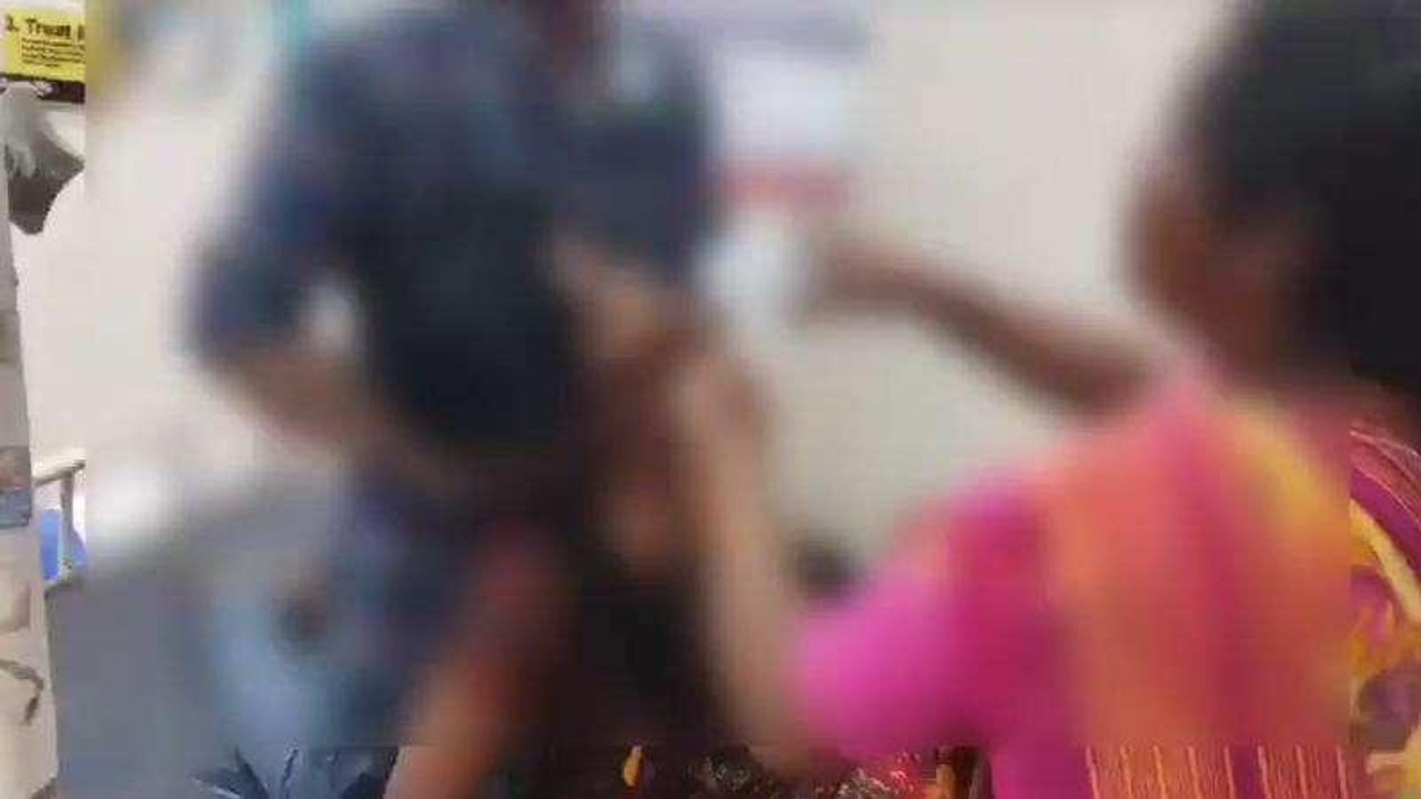 ఆదిలాబాద్: పోలీస్ స్టేషన్ ఆవరణలో యువతి ఆత్మహత్యాయత్నం