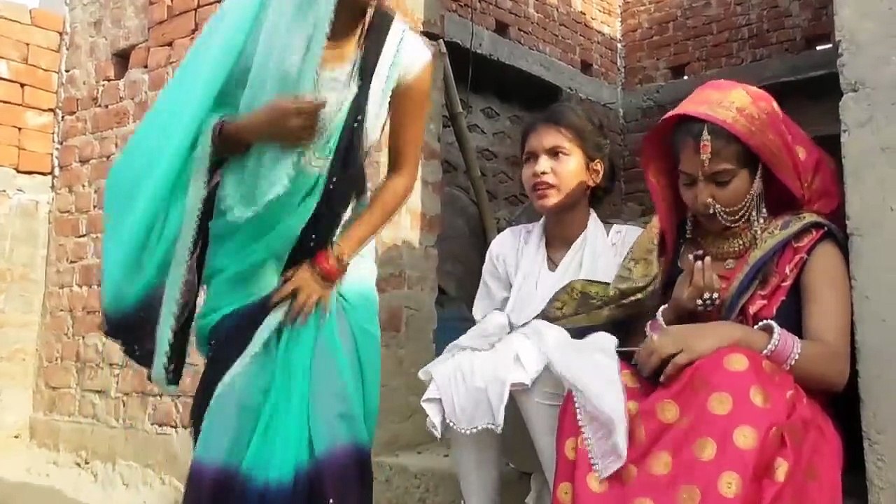 छोटी बहू दहेज लेकर आती है तो, देखिये सास कैसे उसकी गुलामी करती हैं ।