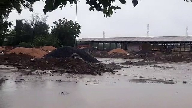 मंडी में सीसी करने के बाद अब बनेंगे दो नए शेड