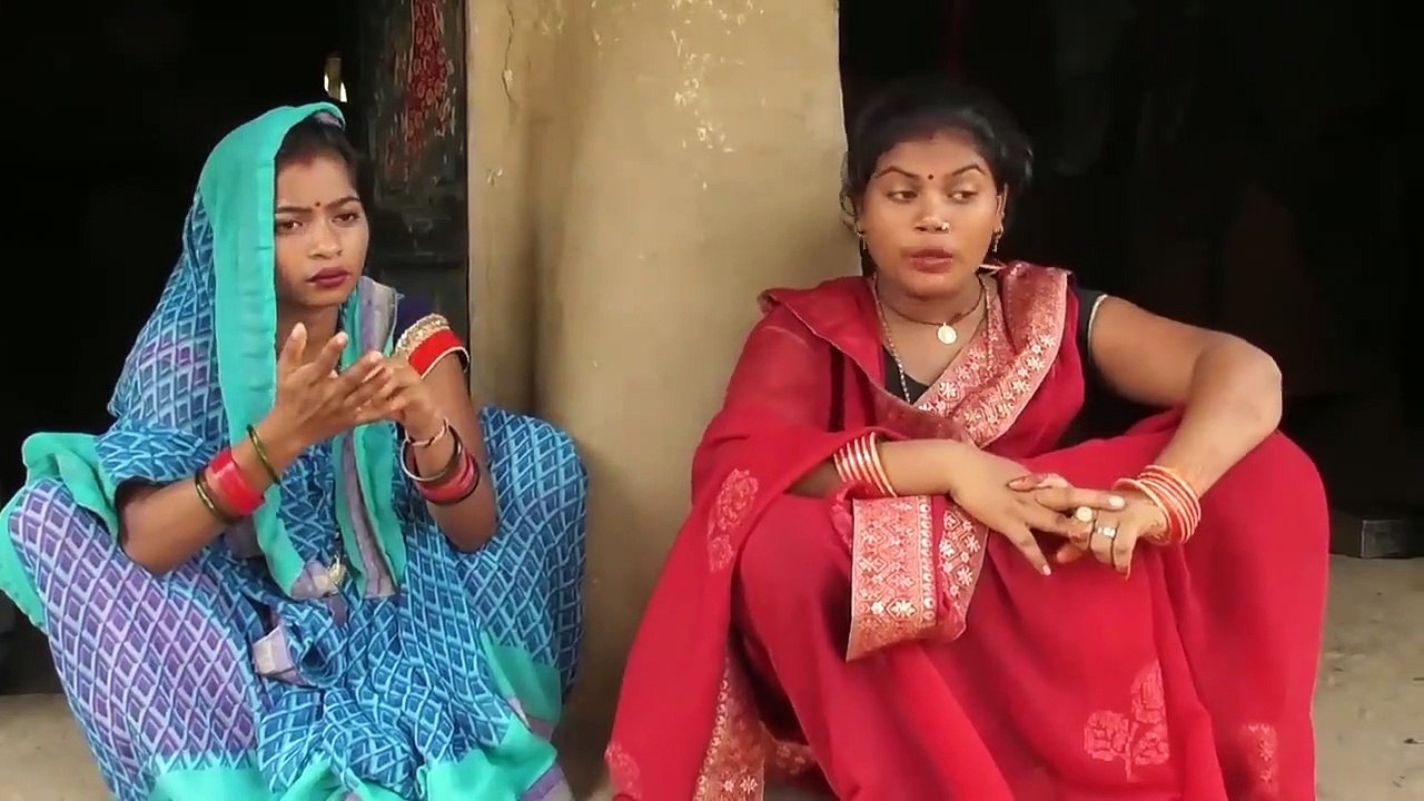 देखिये गांव की सास बहू का चिकन बिरयानी, कैसे बनातीं हैं मिल जूलकर ।_