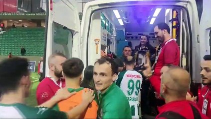 Maç oynanırken fenalaşan Giresunspor'un hocası Mustafa Kaplan'a ilk müdahale ambulansta yapıldı! İşte sağlık durumu