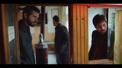 50 Capítulo 5: Sicario en fuga se hace pasar por el hijo del sastre fallecido 🕵️‍♂️