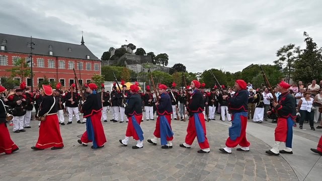 Marche folklorique pour les 100 ans des Fêtes de Wallonie à Namur