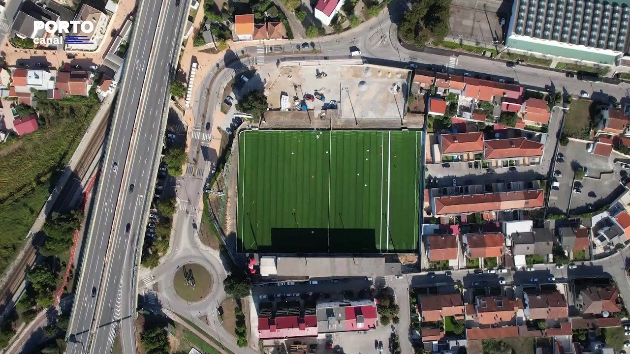 Formação da UD Valonguense prepara regresso a casa com instalação de novo relvado sintético