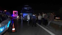 Bursa'da dinamit yüklü kamyon devrildi, yol saatlerce trafiğe kapandı