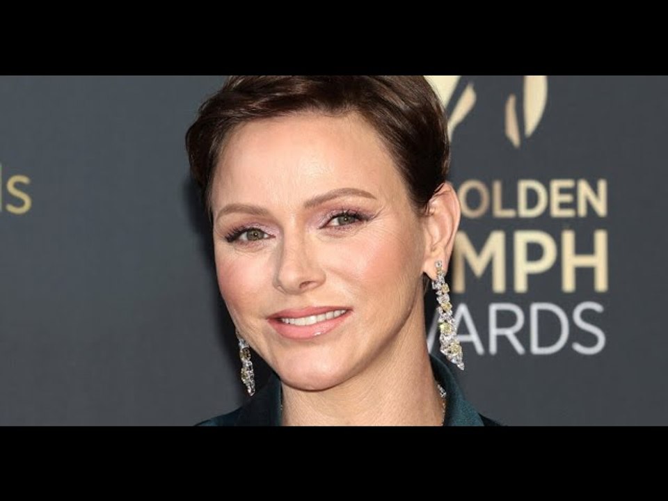 Charlene de Monaco affiche sa nouvelle couleur de cheveux ! Dîner en plein air, sourires et pas de d