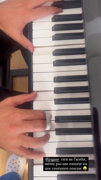 Louane a dévoilé les doigts meurtris de son chéri sur Instagram mais rien ne l'arrête pour autantFlorian Rossi, compagnon de Louane, affiche sa blessure sur Instagram