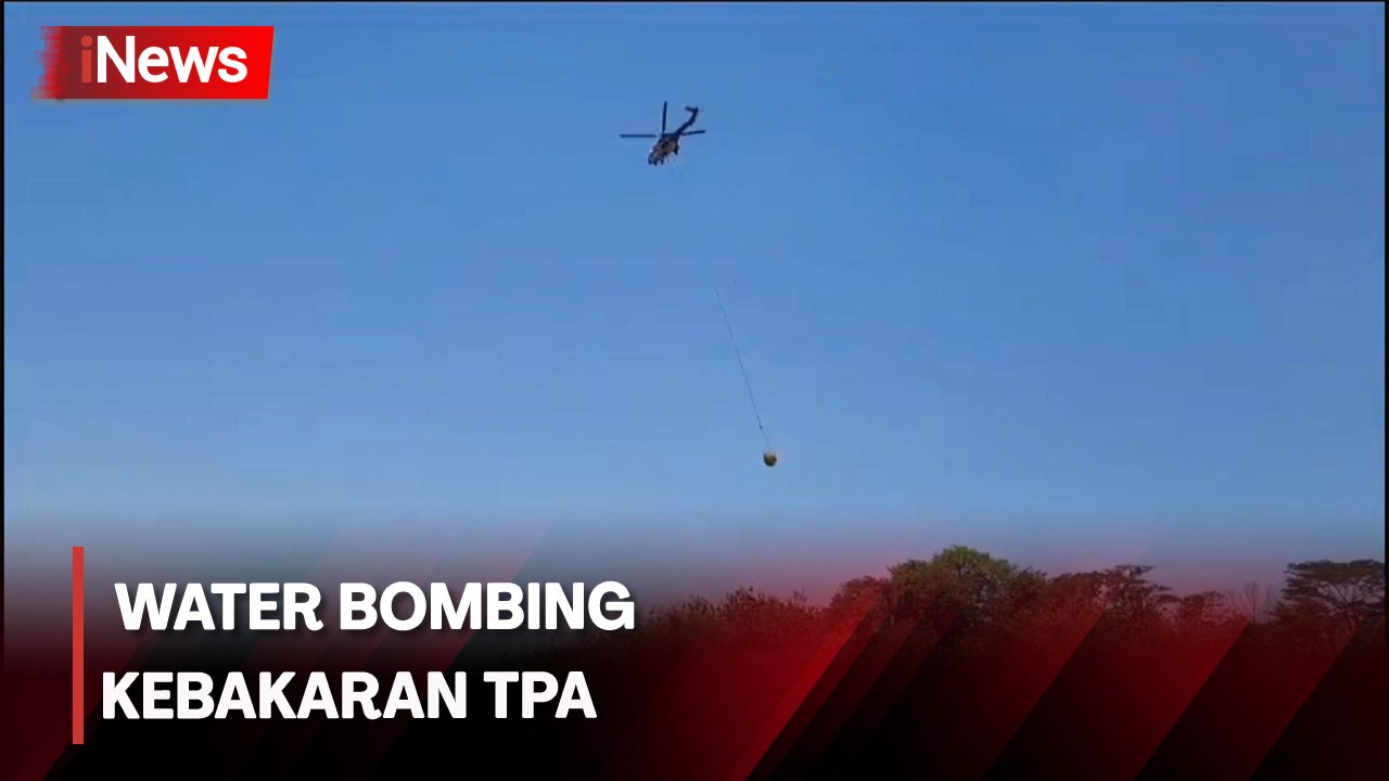 Helikopter BNPB Kembali Lakukan Water Bombing Padamkan Kebakaran TPA Jatibarang