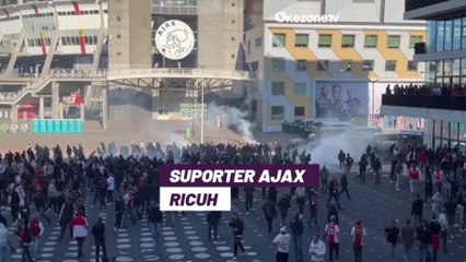 Ajax vs Feyenoord Ricuh, Polisi Tembakkan Gas Air Mata