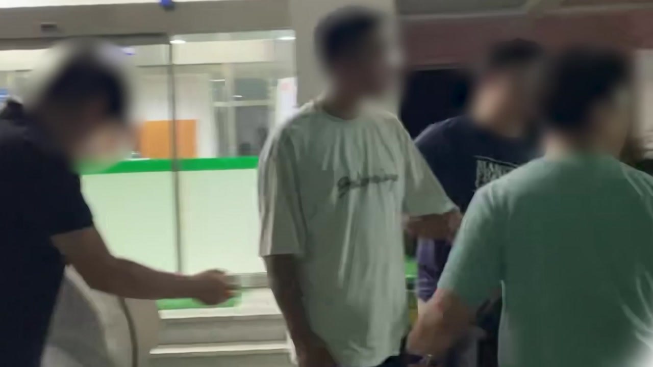 자녀 사칭 문자로 돈 가로챈 11명 검거...온라인 쇼핑몰 환불로 자금 세탁 / YTN