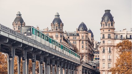 Paris : un ado de 16 ans entre la vie et la mort après essayé de "surfer" sur un métro