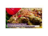 Gurih dan Sedapnya Ayam Pedas Disajikan Diatas Daun Pisang