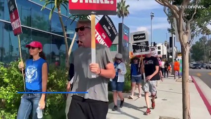 Προς εκτόνωση η κόντρα σεναριογράφων - στούντιο παραγωγής στο Χόλιγουντ