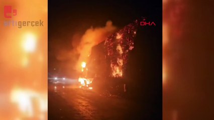 Saman yüklü kamyon alevlere teslim oldu