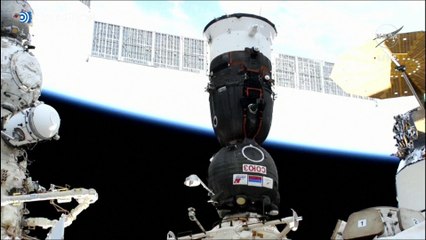 Emotivo abrazo entre una astronauta estadounidense y dos rusos en la Estación Espacial