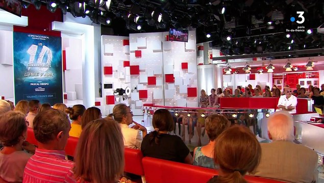 Daniel Lévi est toujours là avec nous : Pascal Obispo très ému en évoquant le retour des Dix commandements dans Vivement dimanche sur France 3