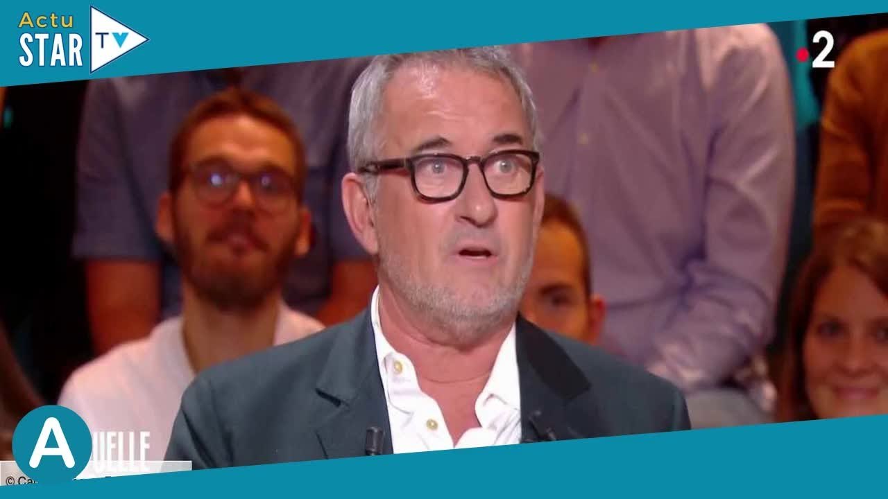 “On peut appeler une ambulance ”  Christophe Dechavanne se blesse dans Quelle époque !