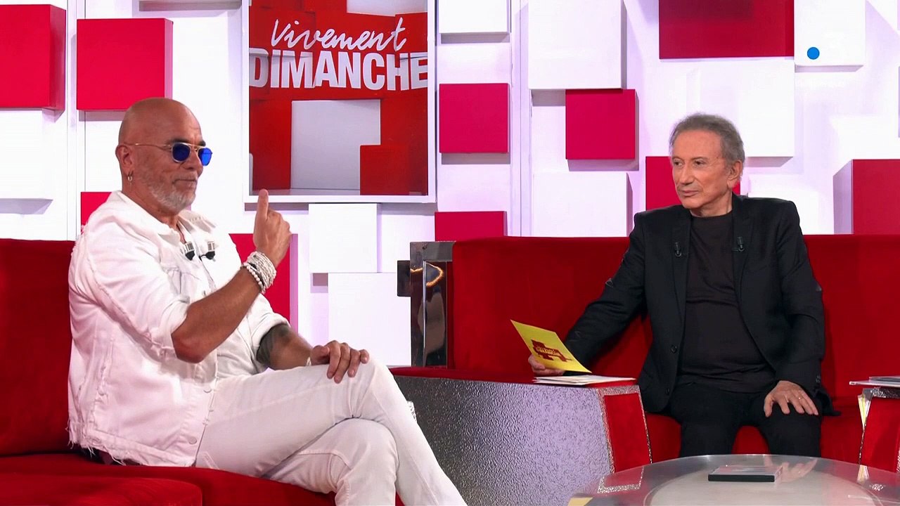 Pascal Obispo ému sur le plateau de "Vivement dimanche" sur France 3 en évoquant Daniel Lévi: "Il est toujours là avec nous" - Regardez