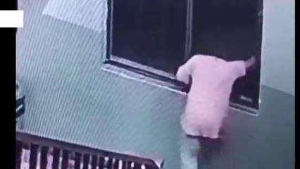 लखनऊः खुद को घायल करते व्यक्ति का सीसीटीवी वीडियो आया सामने