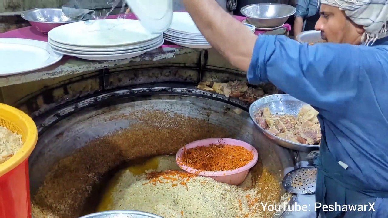 Kabuli Pulao Shinwari Restaurant, Peshawar Street Food - Afghani Kabuli Pulao - Pakistan Street Food