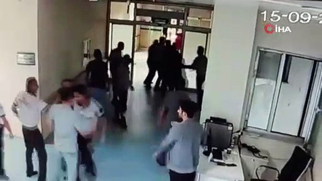 Hasta yakını polis hastaneyi birbirine kattı