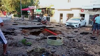 Bodrum'da İsale Hattında Patlama: İş Yerleri Su Bastı, Araçlar Hasar Gördü