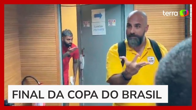 Gabigol 'interrompe' coletiva e manda beijo para Dorival Júnior após derrota do Flamengo