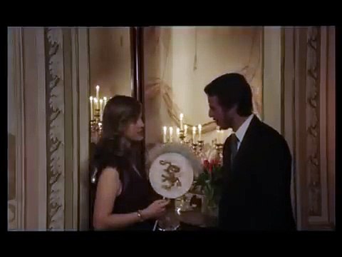 Singularités d'une jeune fille blonde Bande-annonce (EN)