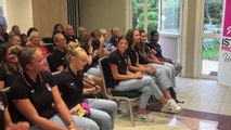 La capitaine Estelle Agosti présente l'effectif de la N2 d'Istres Provence Volley