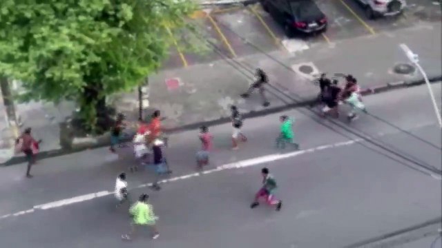 PM ATROPELA JOVENS QUE ESTAVAM BRIGANDO EM BOA VIAGEM; VEJA O VÍDEO