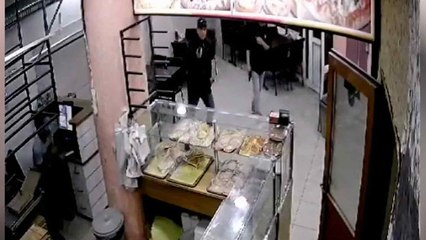 Esenler’de iş yerine gelen şüpheliler silahla ateş açtı: Şüphelilerden biri gözaltına alındı