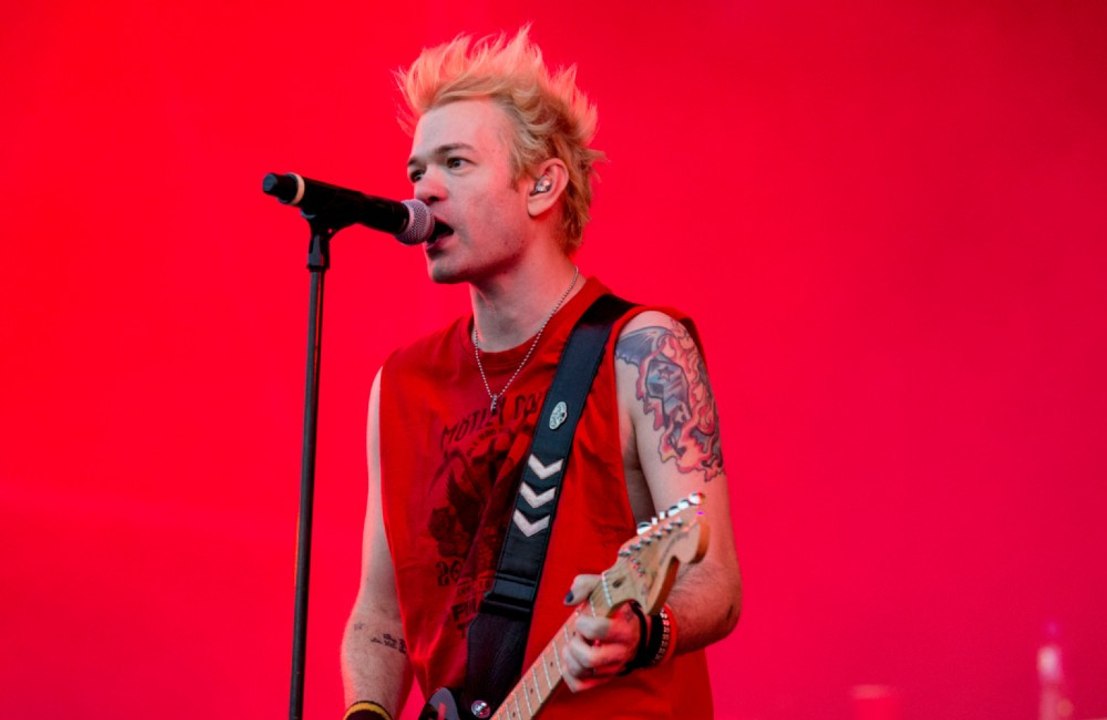 Deryck Whibley discharged from hospital