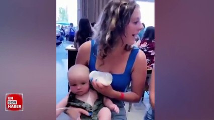 Bebeğini kulağından besleyen anne