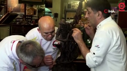 Çikolata değil sanat eseri: 100 yıllık İngiliz şömine saatinin bire birini saf çikolatadan yaptı