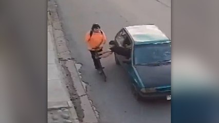 Şili’de otomobille yaklaşıp seyir halindeki scooterı çaldılar