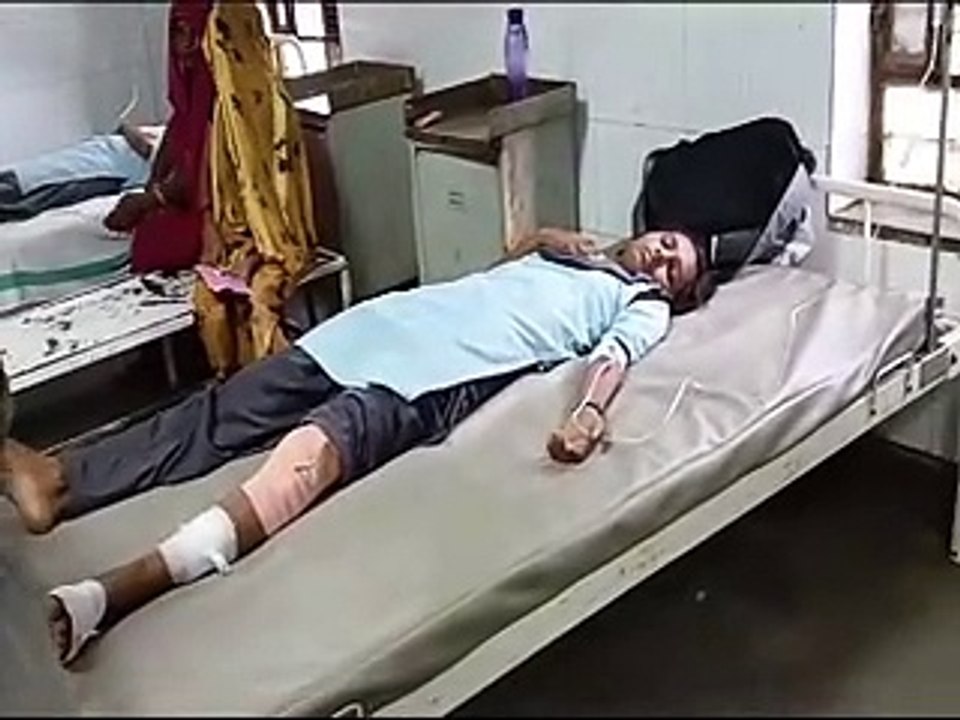 विद्यालय में सीढियां गिरी, 13 बच्चे घायल, गंभीर घायलों को बूंदी किया रैफर-video