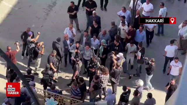 Hakkari'de izinsiz yürüyüşe polis müdahalesi: 2 gözaltı