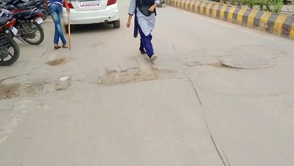 जिला मुख्यालय की सडक़ों पर गड्ढे दे रहे जख्म