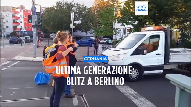 Blitz di Last Generation a Berlino, gli attivisti bloccano le strade