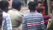 Video.... Ahmedabad: भटकते मवेशियों को पकडऩे गई टीम पर हमला, धमकी भी